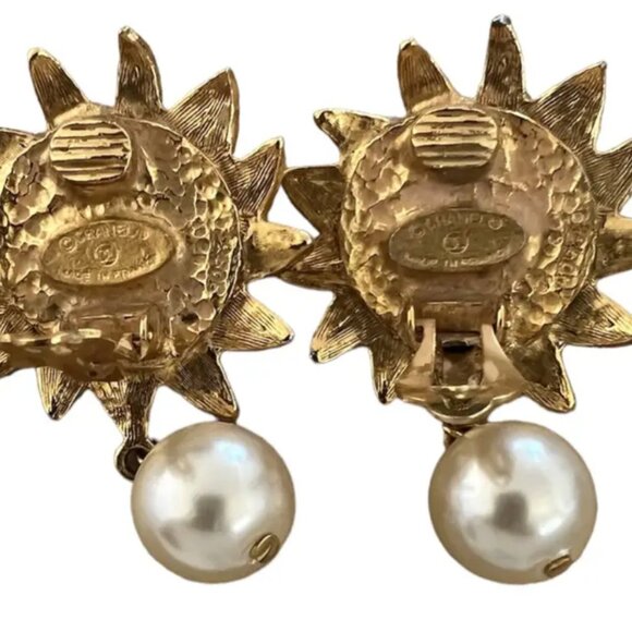 Chanel Paris FRANCE 80s 90s 24 K Gold Sun White Faux Pearl Dangle Clip E… - Picture 8 of 9